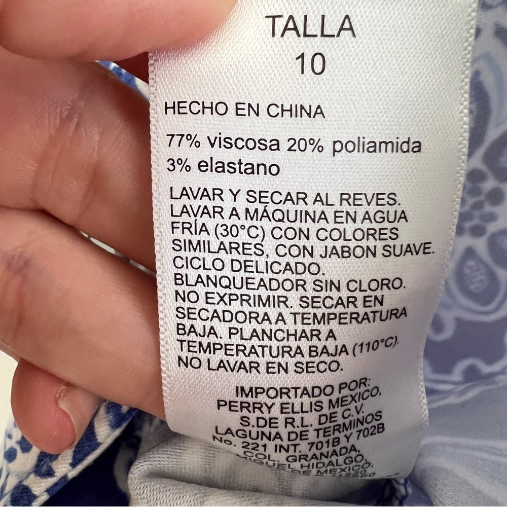 NEW Rafaella paisley Bermuda Shorts blue white 6.5”
Inseam - Picture 7 of 7